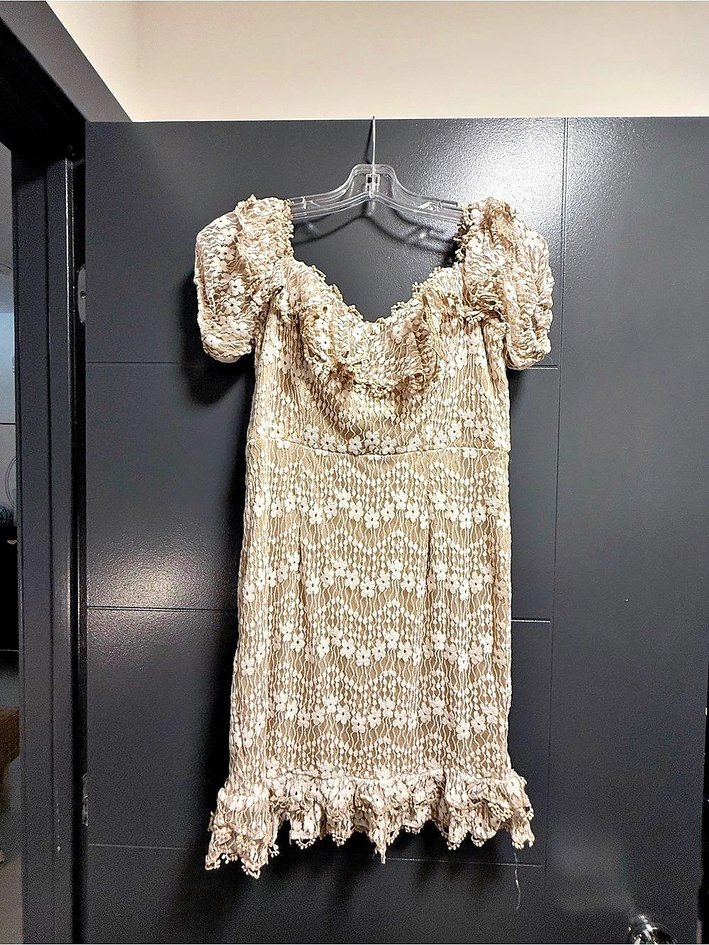 Selfie Leslie Floral Mini Dress in Beige & White Size 12